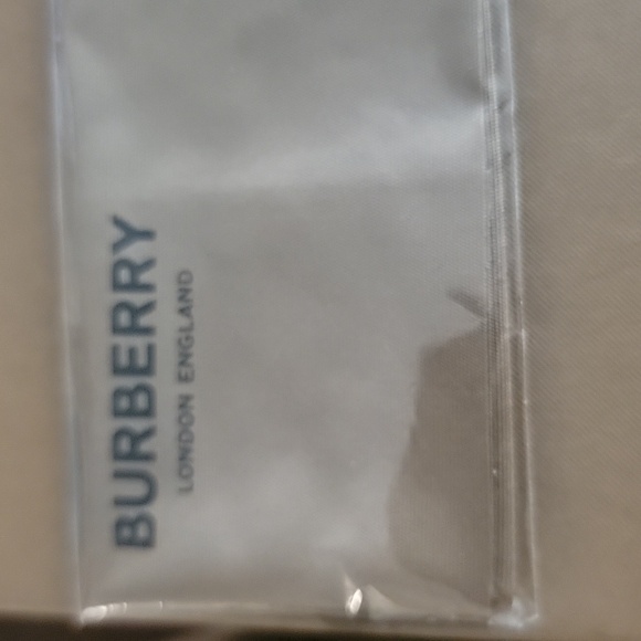 Burberry sunglasses nwt firm! - Picture 6 of 9